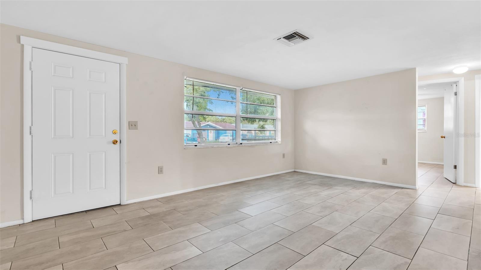 Image 5 of 26 For 11241 Snyder Avenue