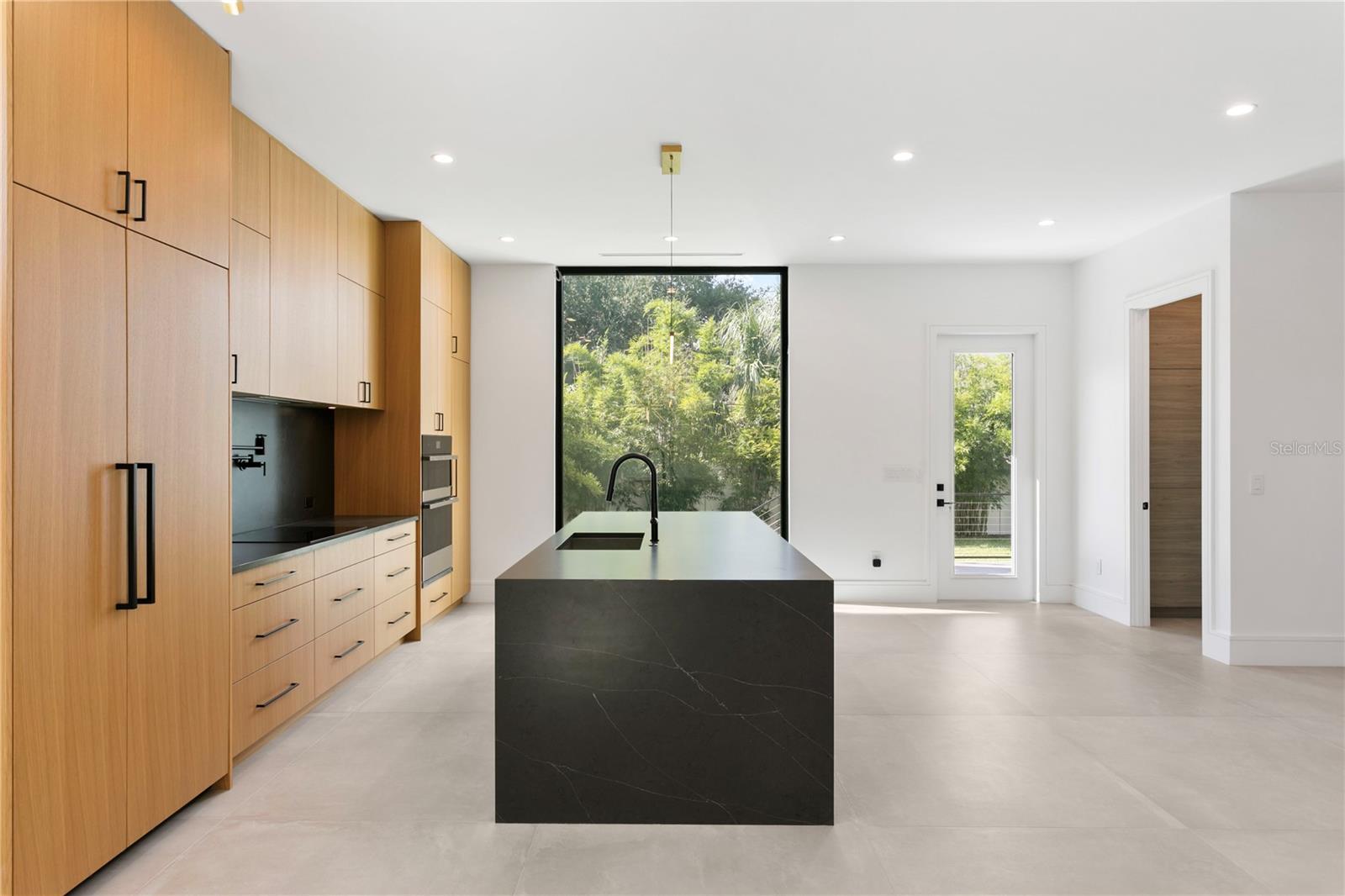 Listing photo id 12 for 3010 Trilby Avenue