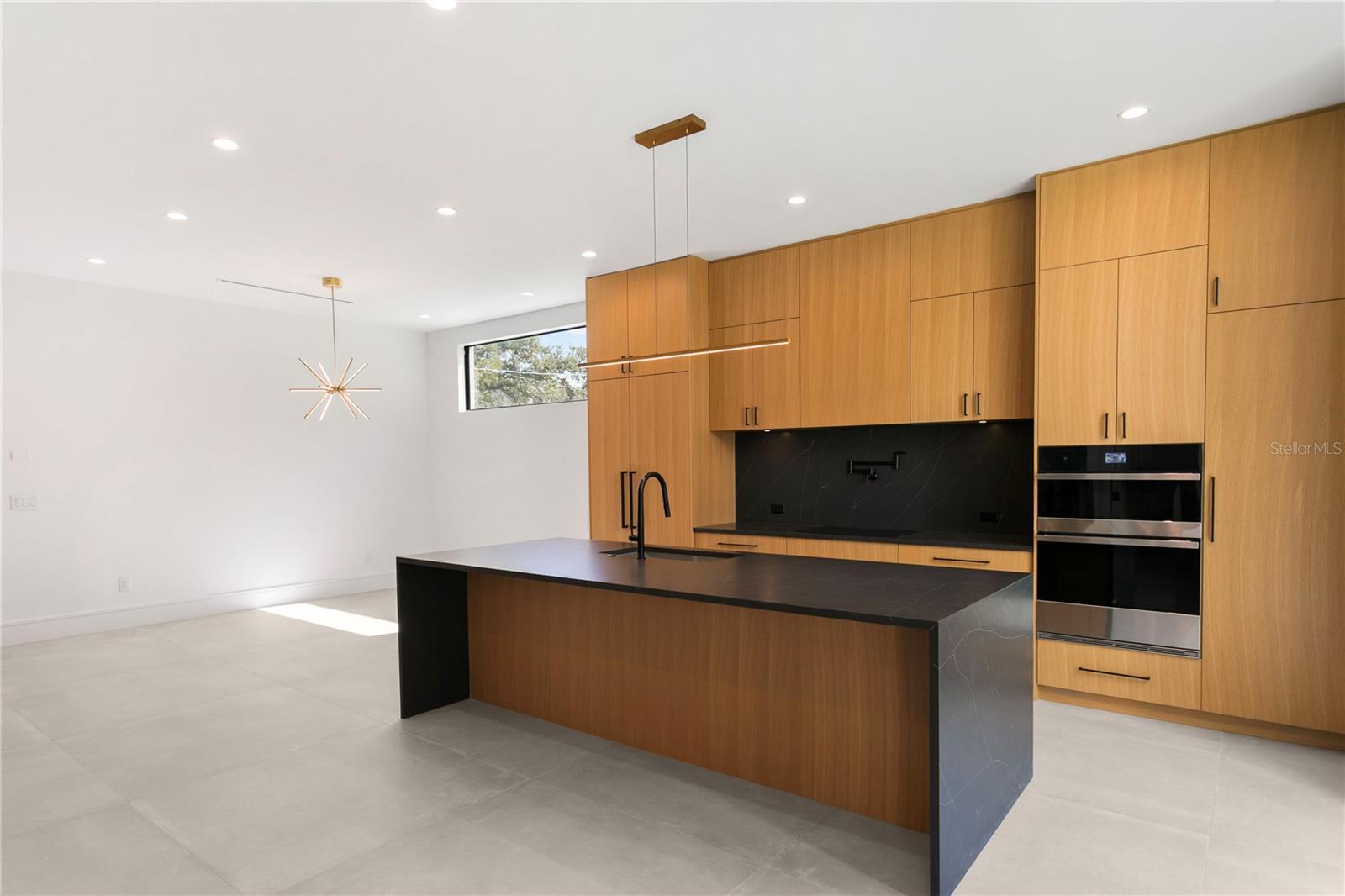 Listing photo id 16 for 3010 Trilby Avenue