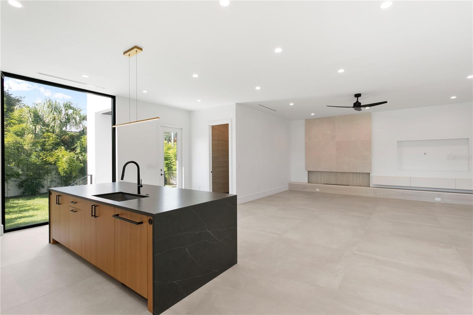 Listing photo id 23 for 3010 Trilby Avenue