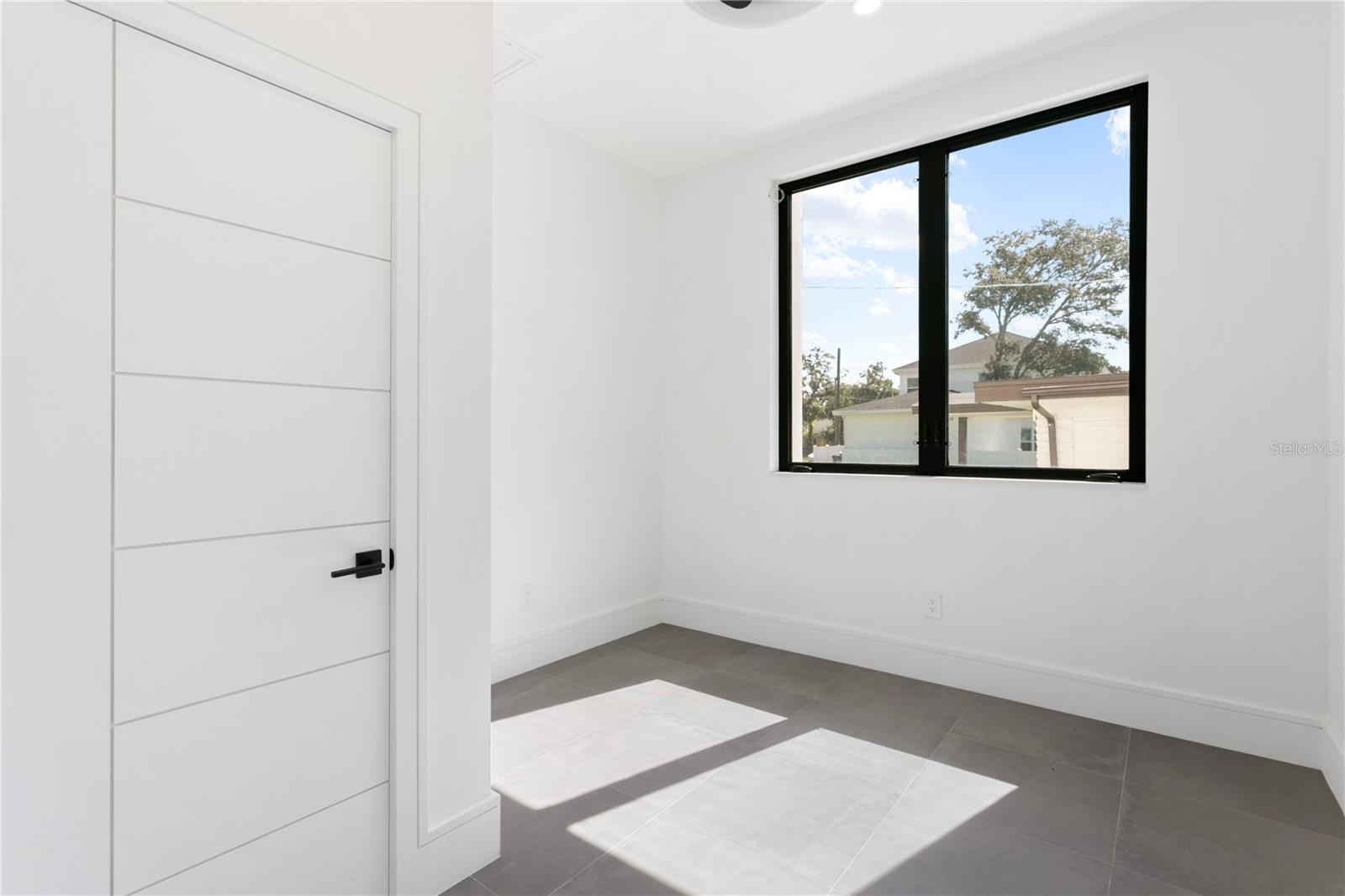 Listing photo id 27 for 3010 Trilby Avenue