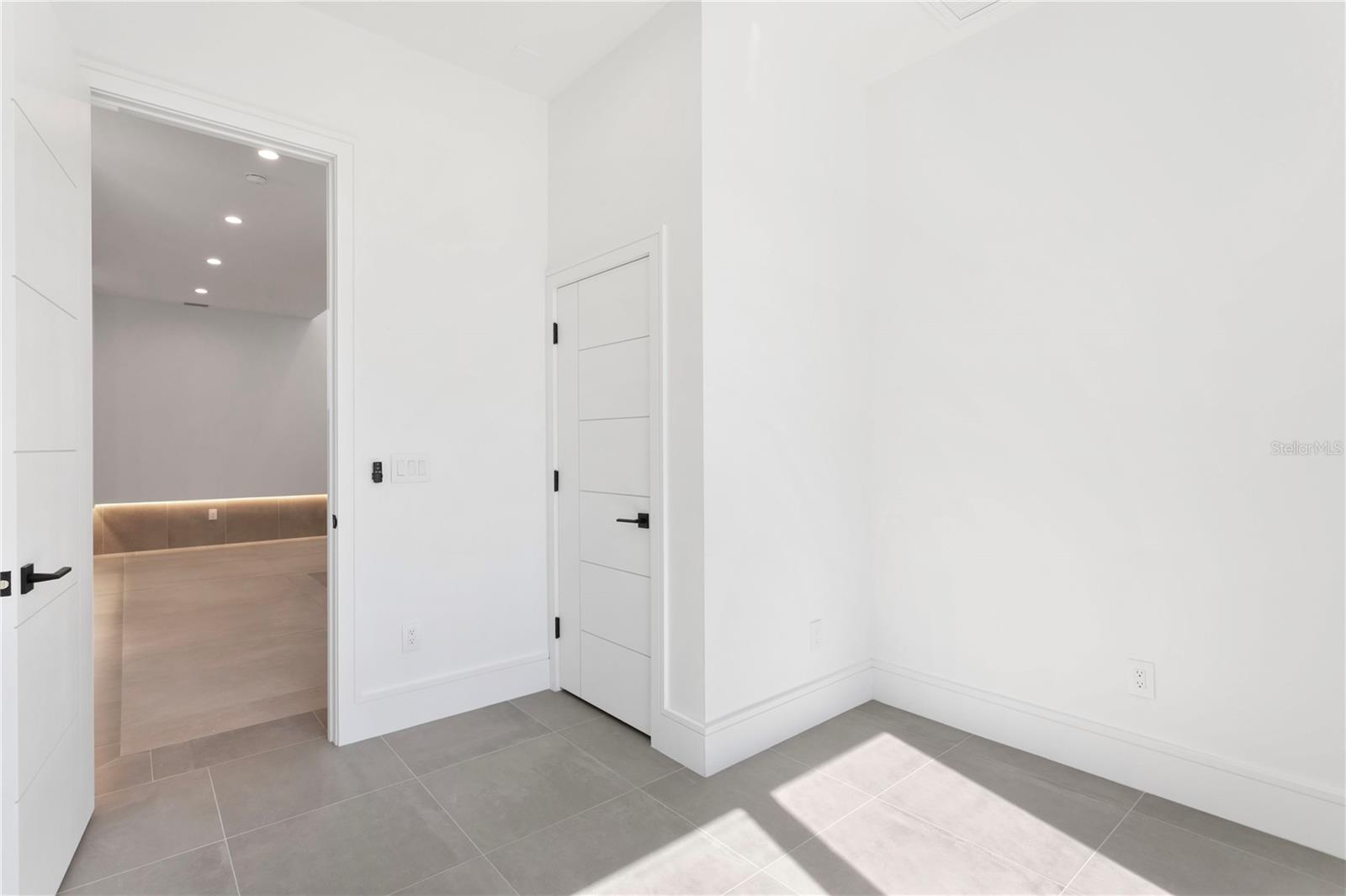 Listing photo id 28 for 3010 Trilby Avenue