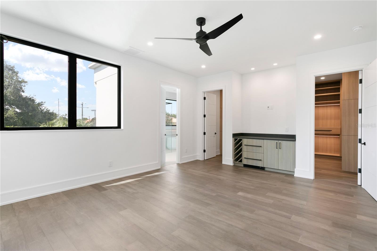 Listing photo id 33 for 3010 Trilby Avenue