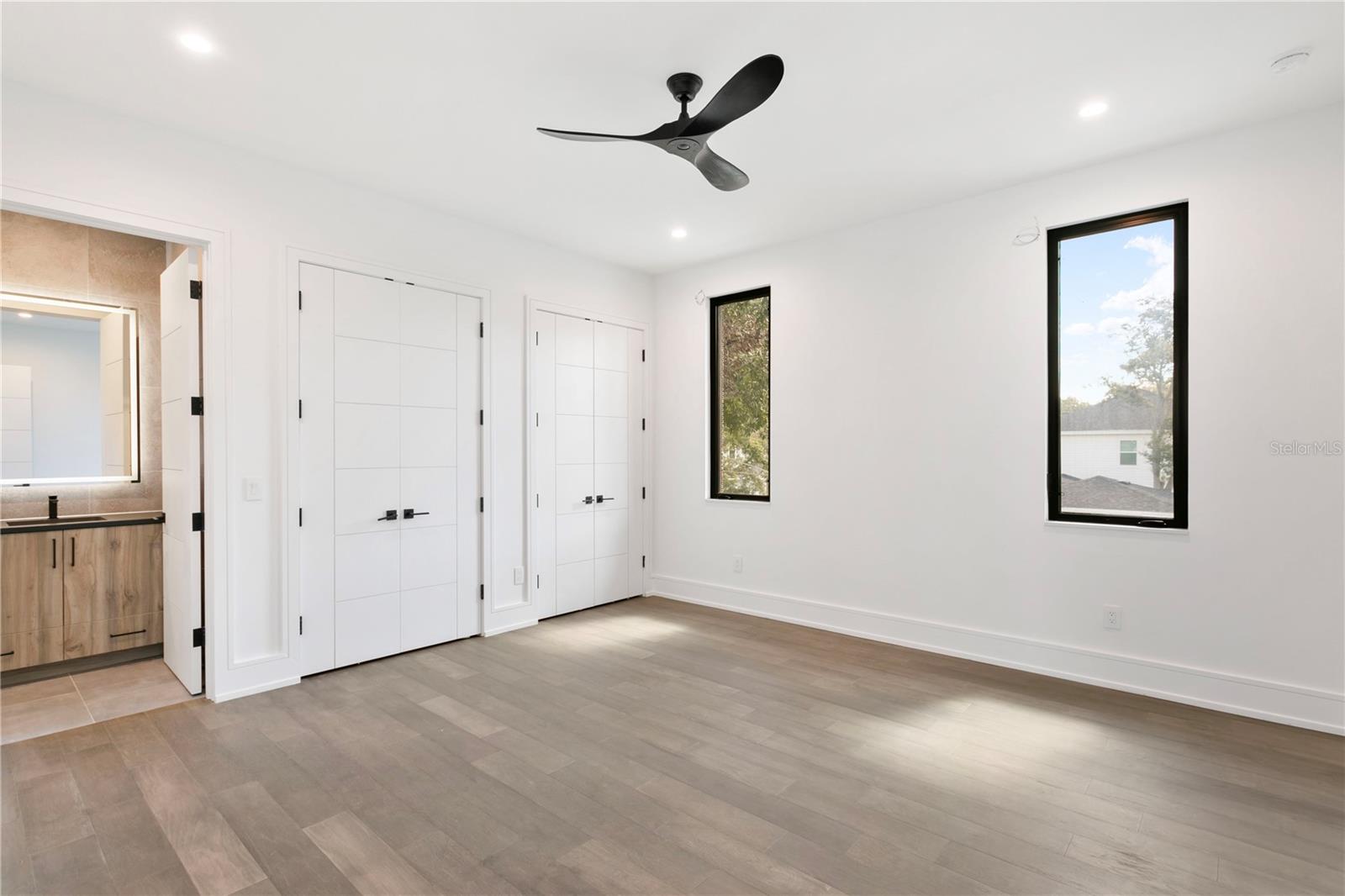 Listing photo id 47 for 3010 Trilby Avenue