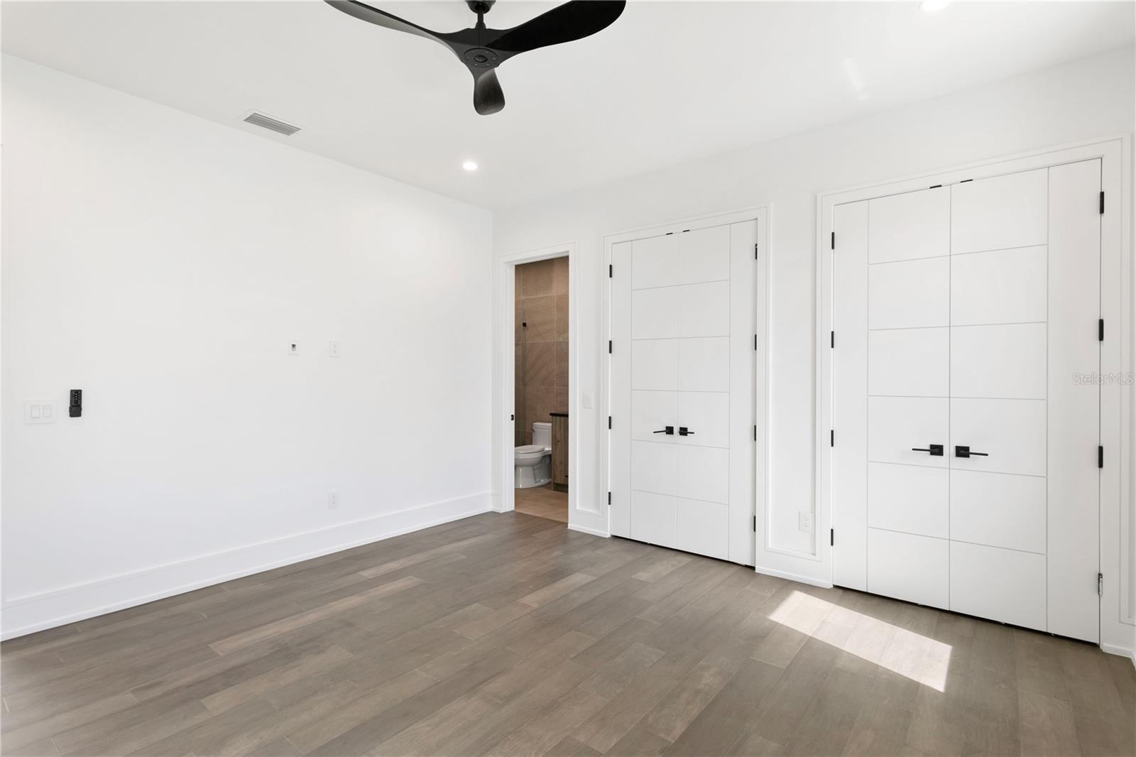 Listing photo id 48 for 3010 Trilby Avenue