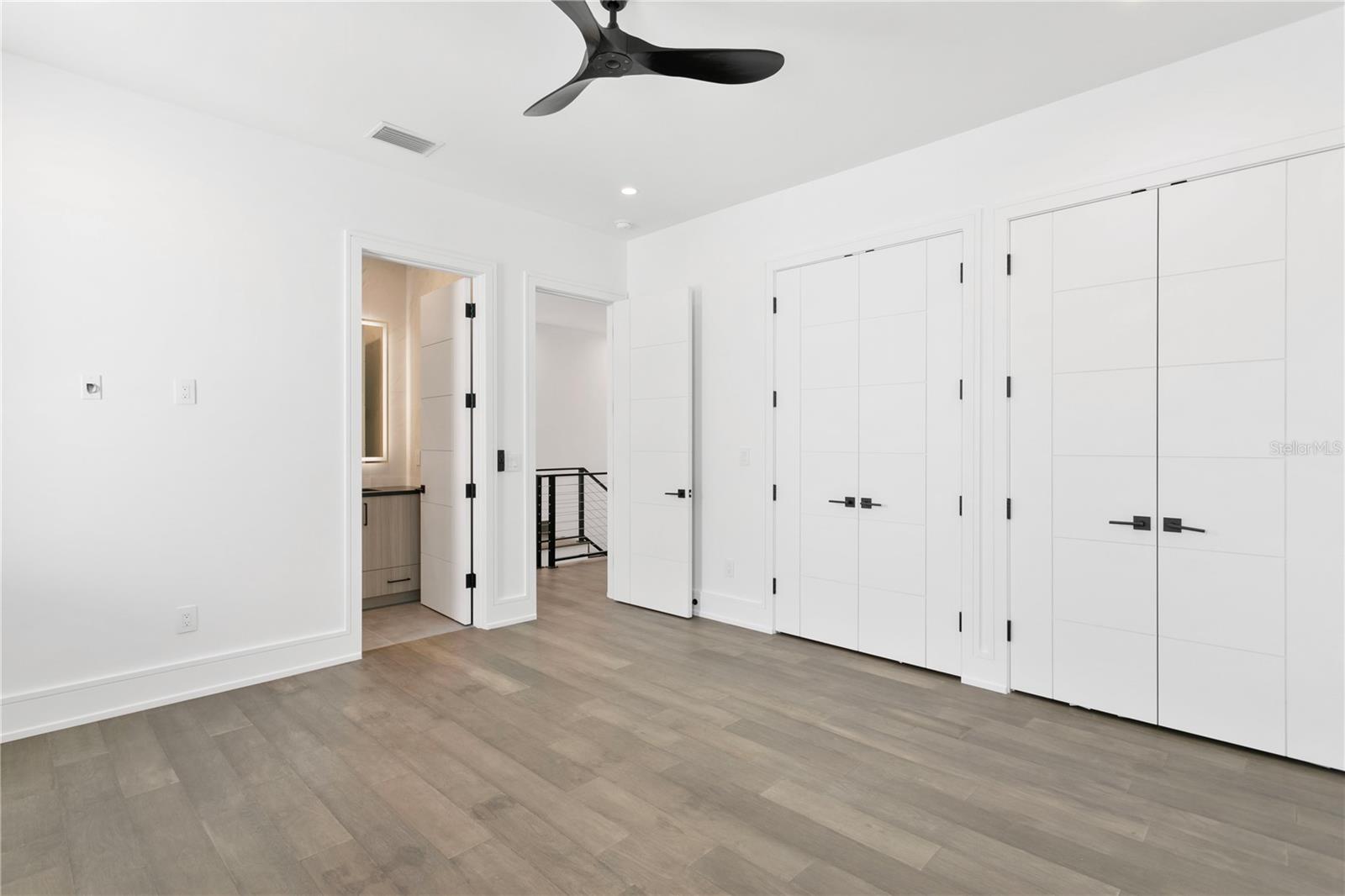 Listing photo id 52 for 3010 Trilby Avenue