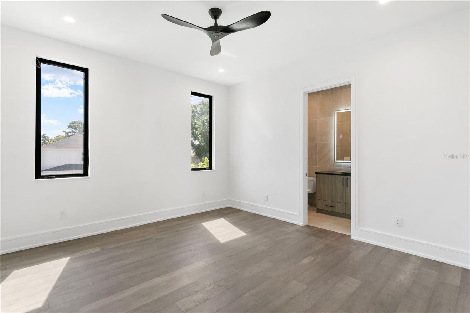 Listing photo id 54 for 3010 Trilby Avenue