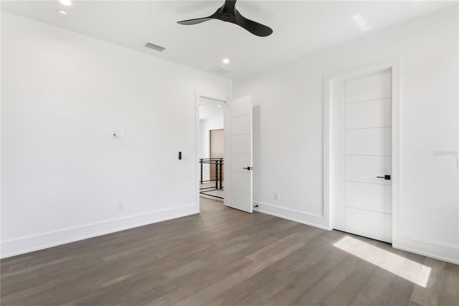 Listing photo id 55 for 3010 Trilby Avenue