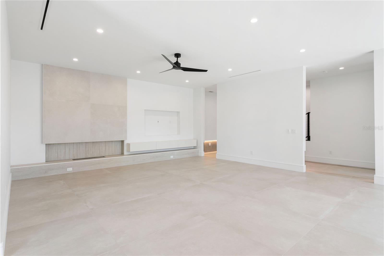 Listing photo id 5 for 3010 Trilby Avenue