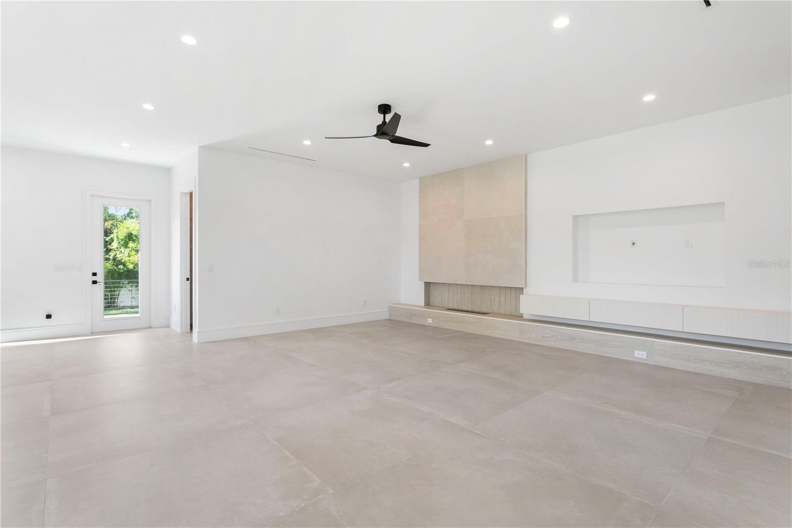 Listing photo id 7 for 3010 Trilby Avenue