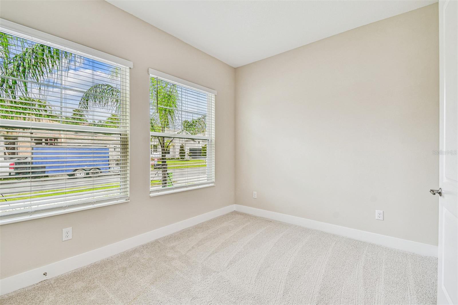 Listing photo id 23 for 31486 Hayman Loop