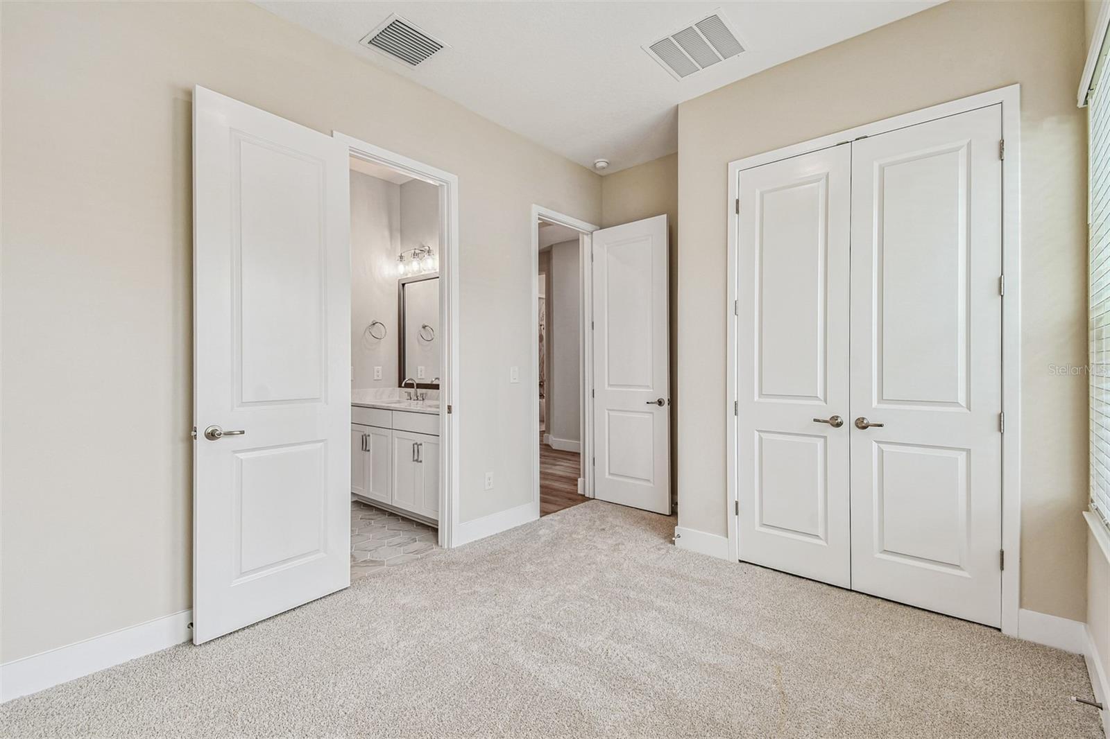Listing photo id 24 for 31486 Hayman Loop