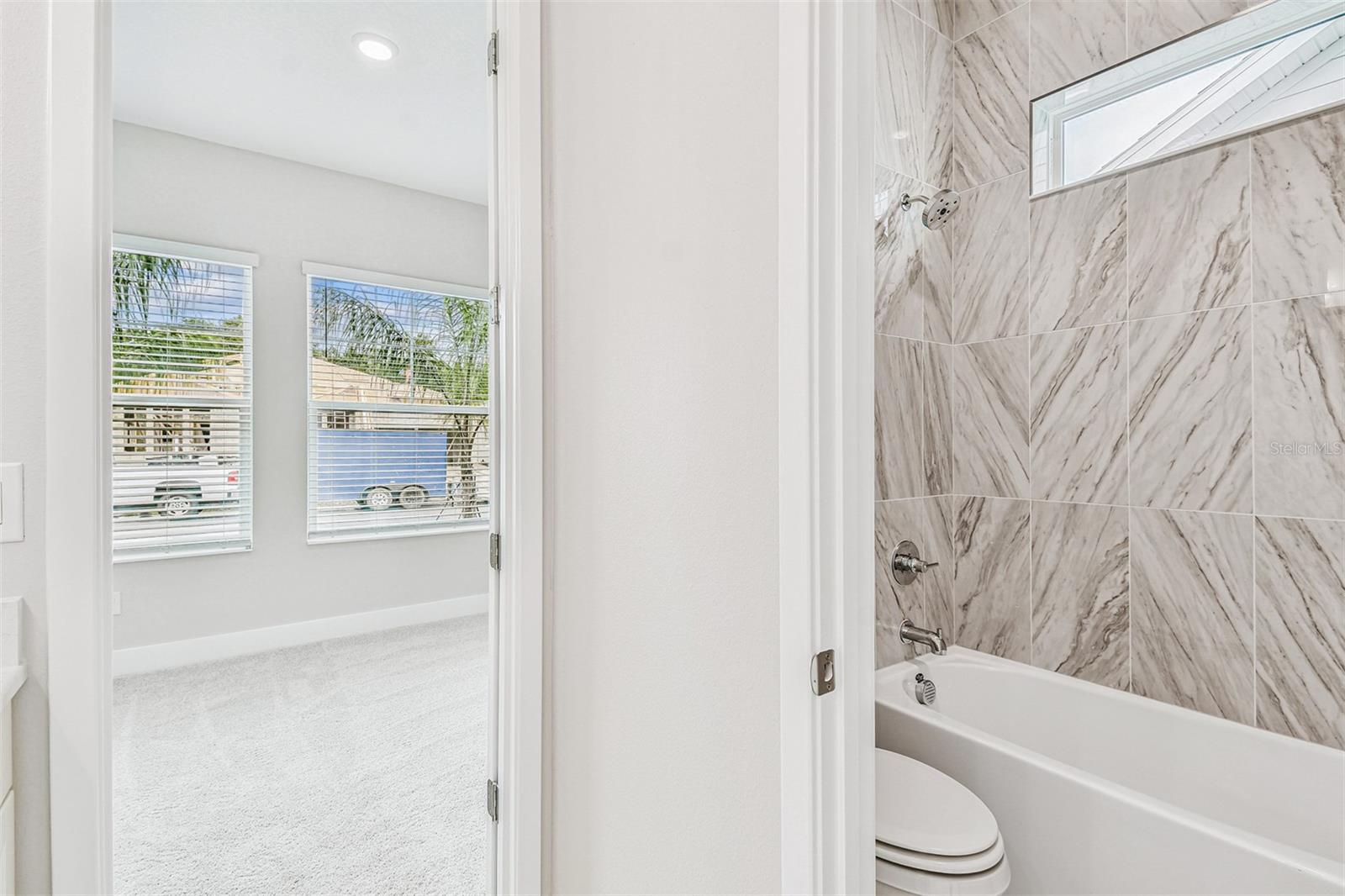 Listing photo id 26 for 31486 Hayman Loop