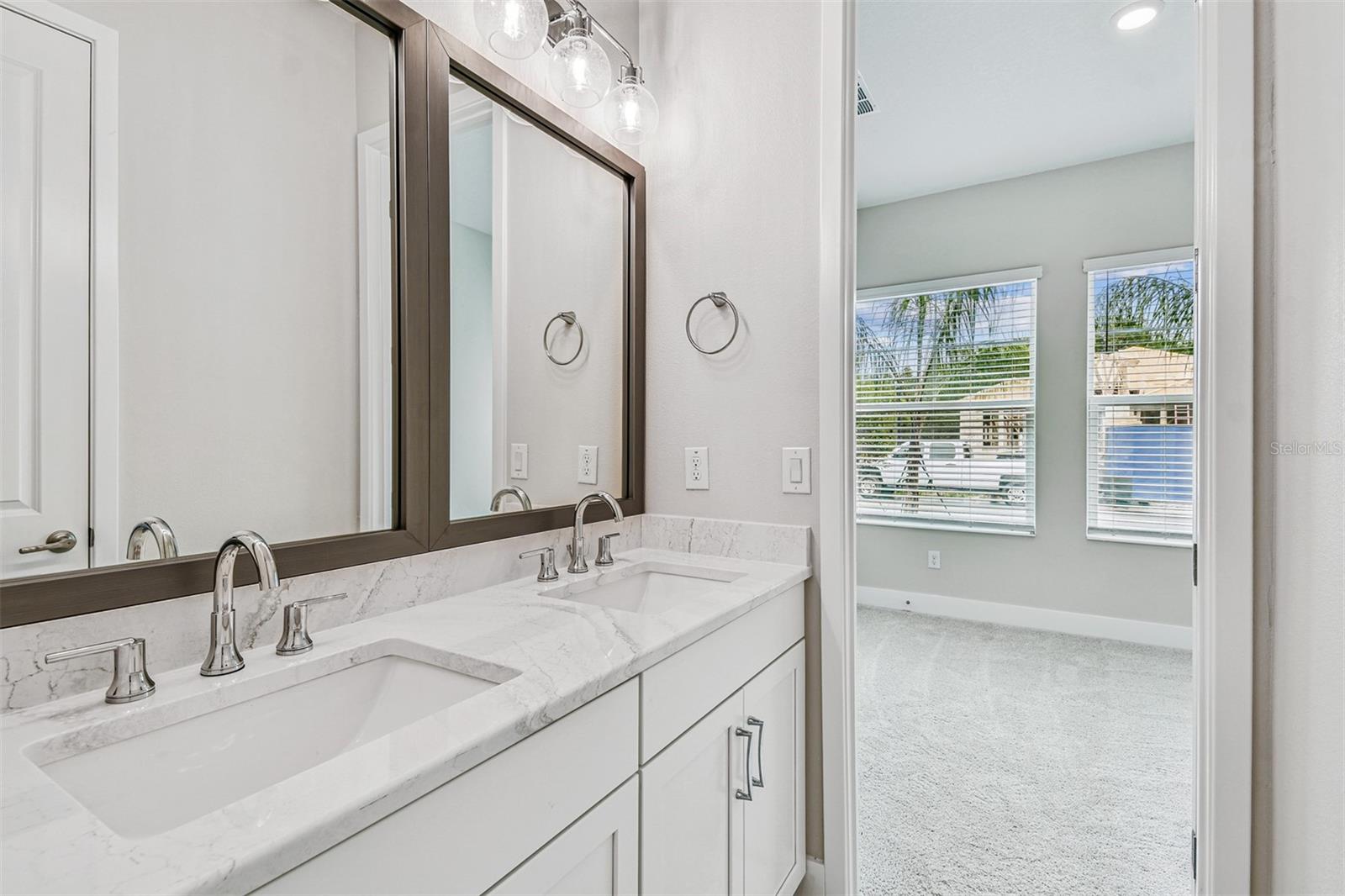 Listing photo id 27 for 31486 Hayman Loop