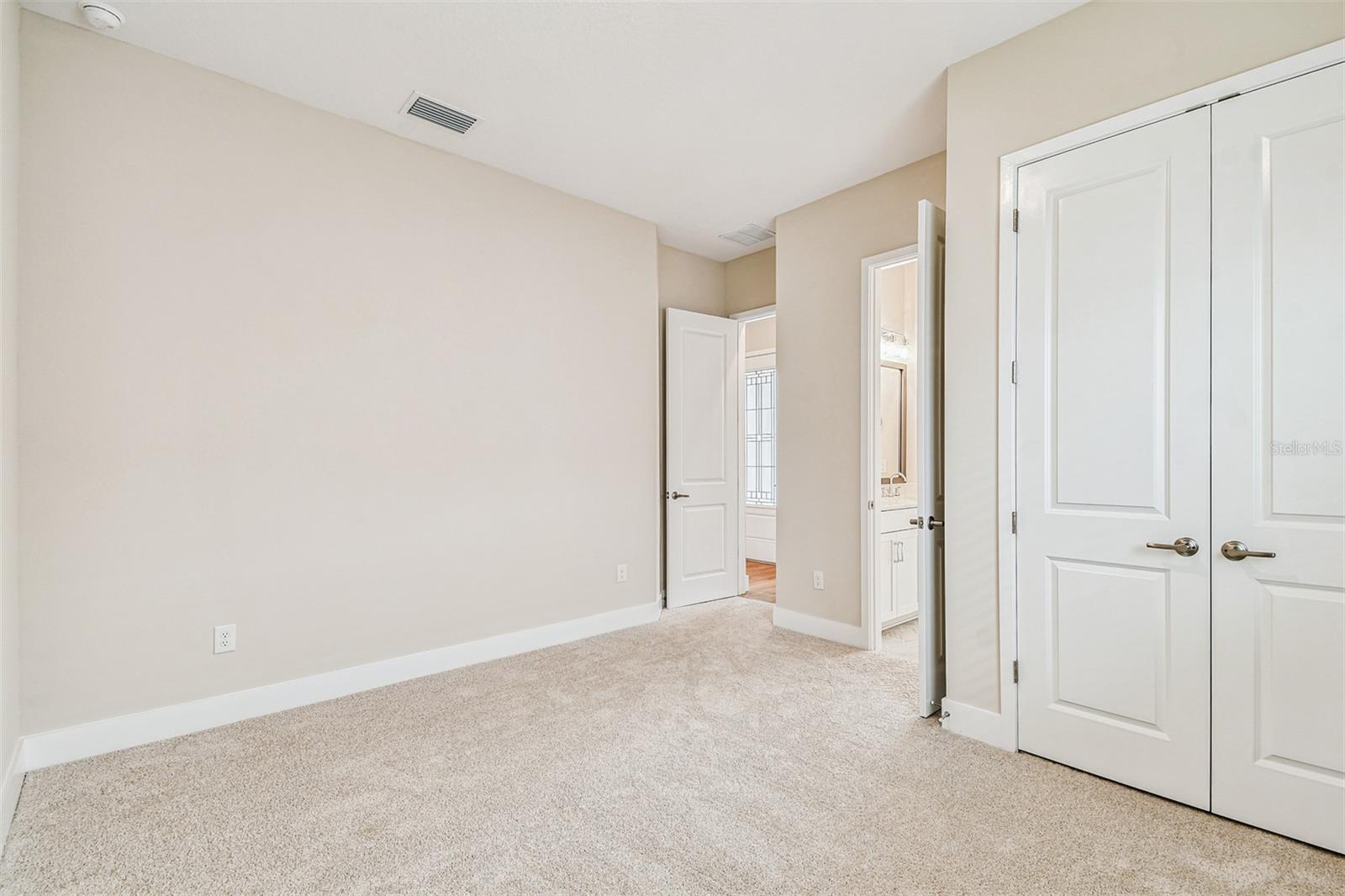 Listing photo id 29 for 31486 Hayman Loop