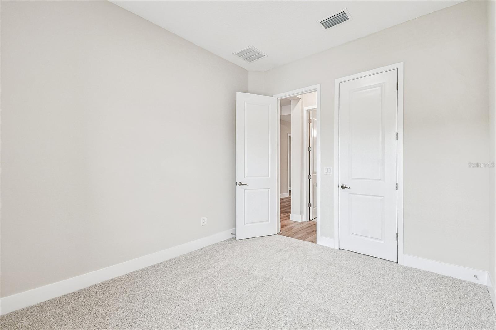 Listing photo id 33 for 31486 Hayman Loop