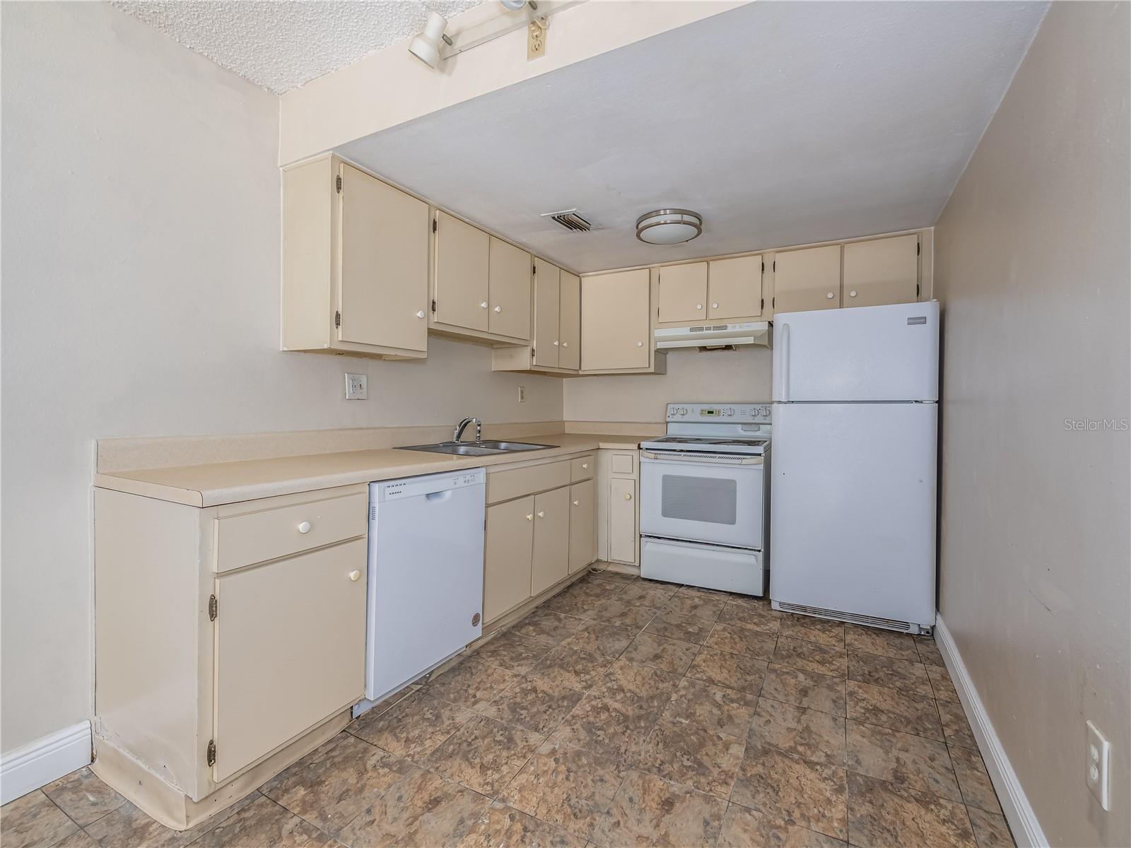 Image 4 of 15 For 5221 Bayshore Boulevard 30