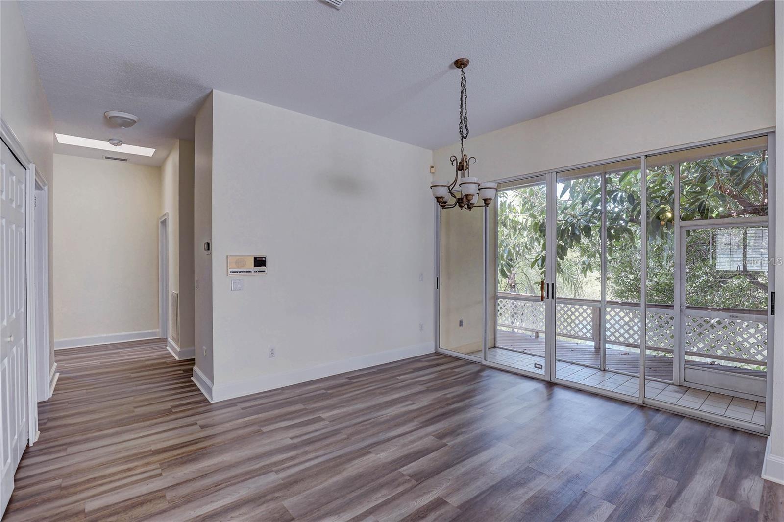 Image 16 of 20 For 2208 Hampstead Court