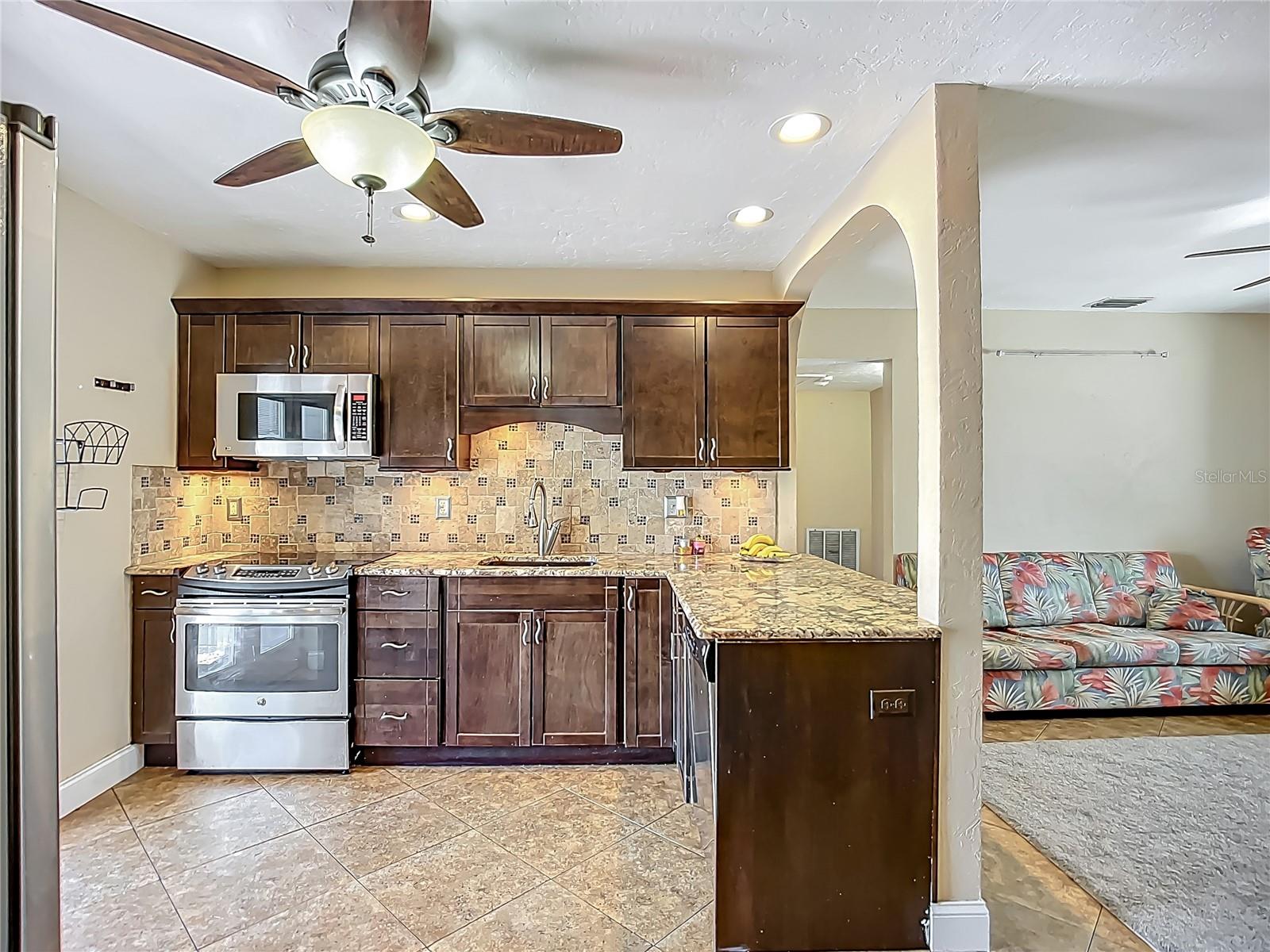 Image 11 of 35 For 10931 110th Avenue
