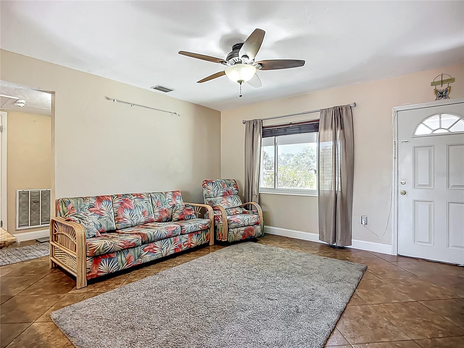 Image 7 of 35 For 10931 110th Avenue