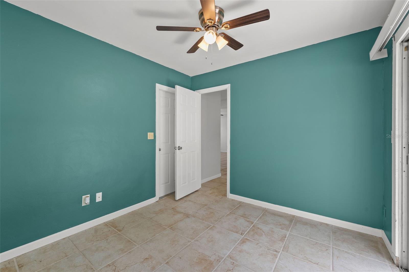 Image 14 of 34 For 1361 Springdale Street