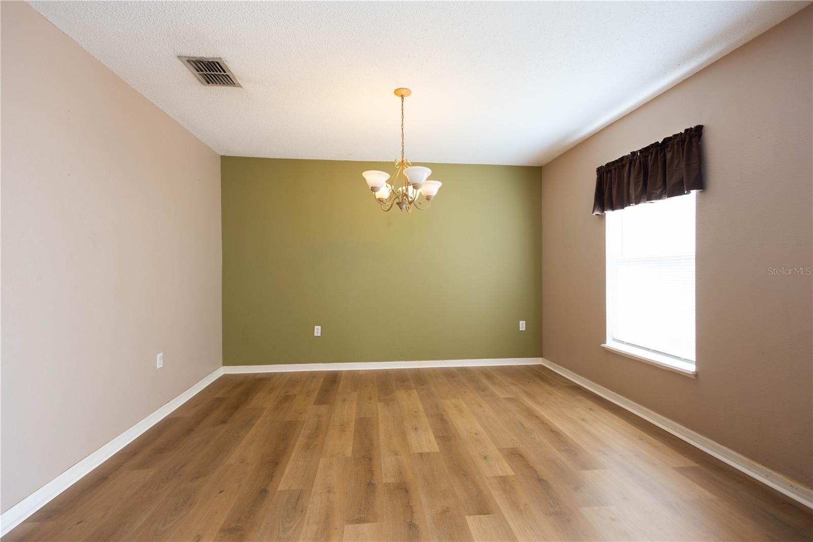 Image 5 of 20 For 600 Sunway Lane