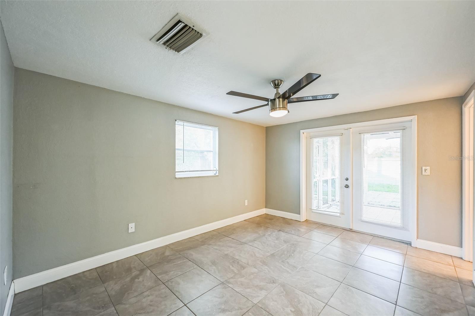 Image 15 of 33 For 3032 Lloyd Drive