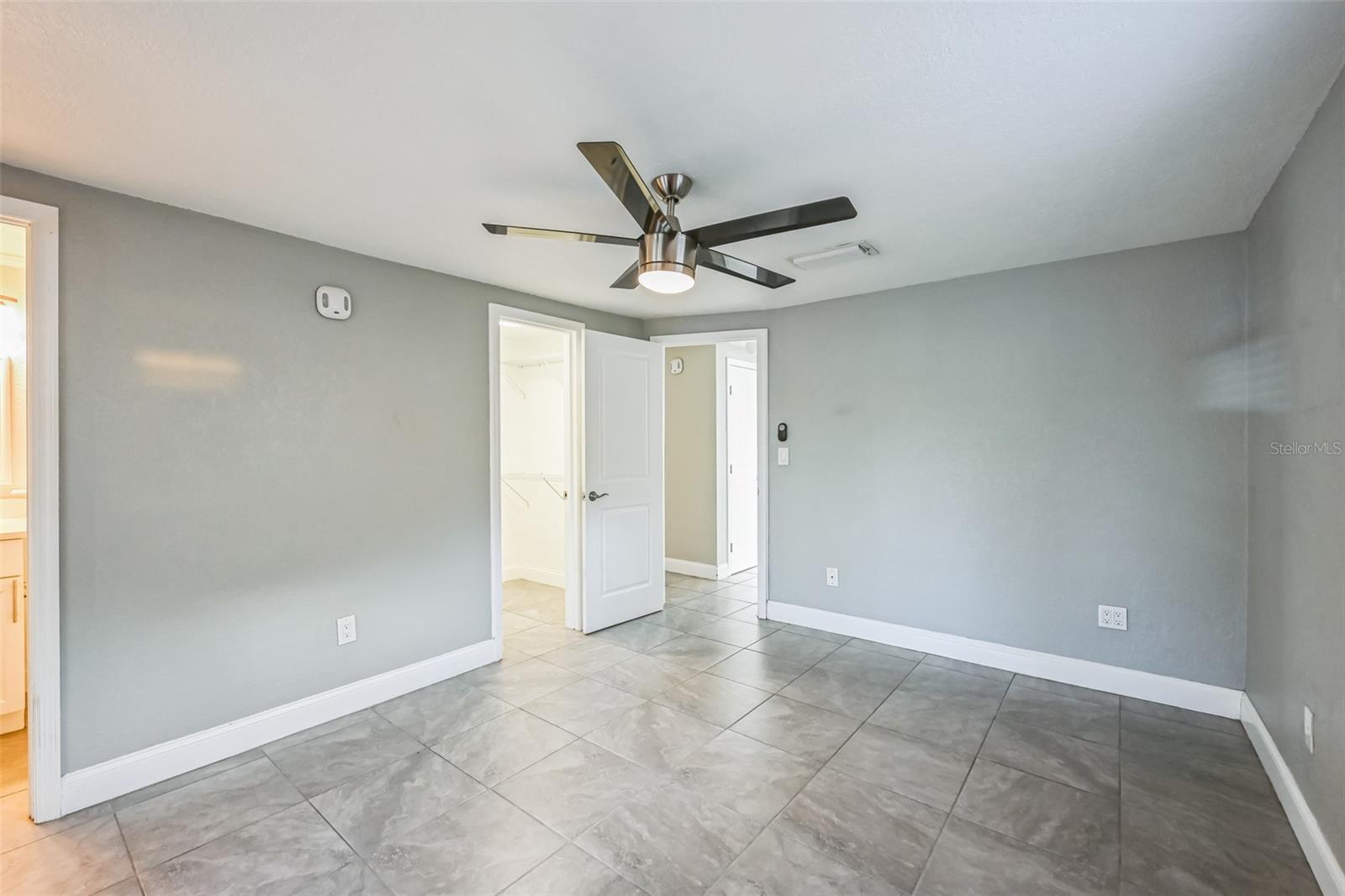 Image 17 of 33 For 3032 Lloyd Drive
