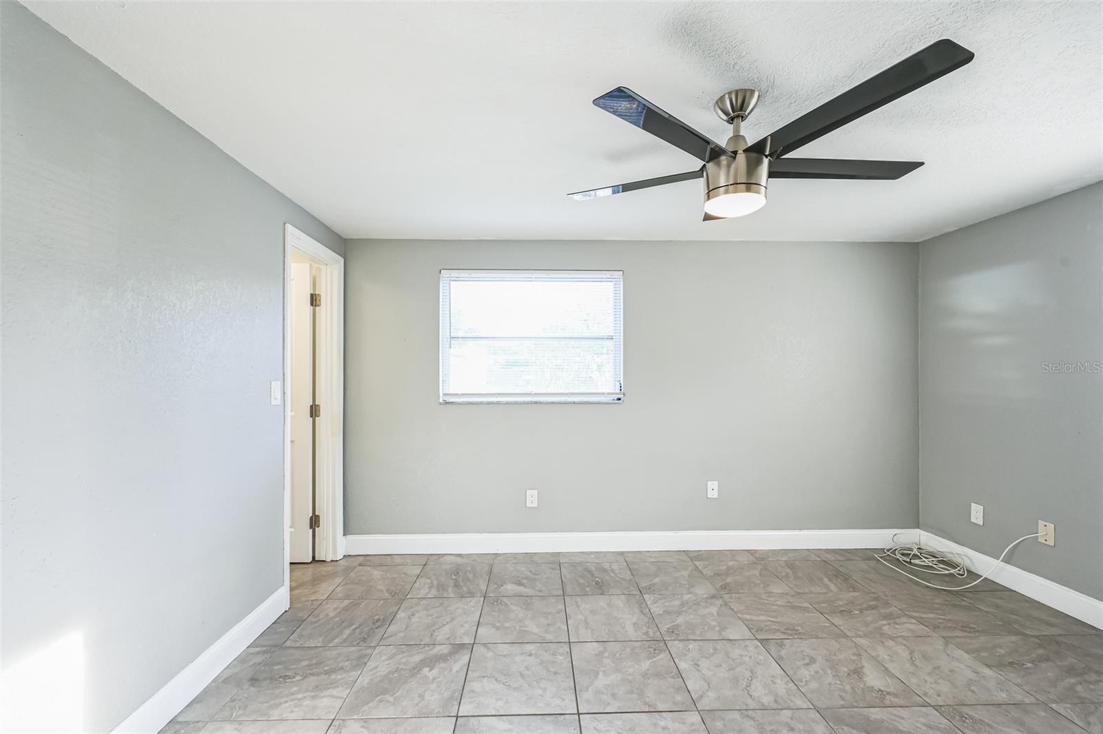 Image 18 of 33 For 3032 Lloyd Drive