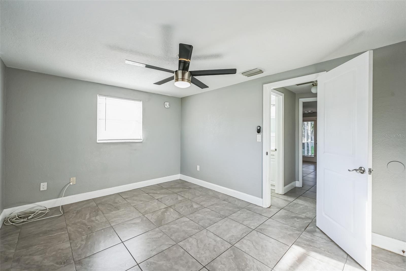 Image 19 of 33 For 3032 Lloyd Drive