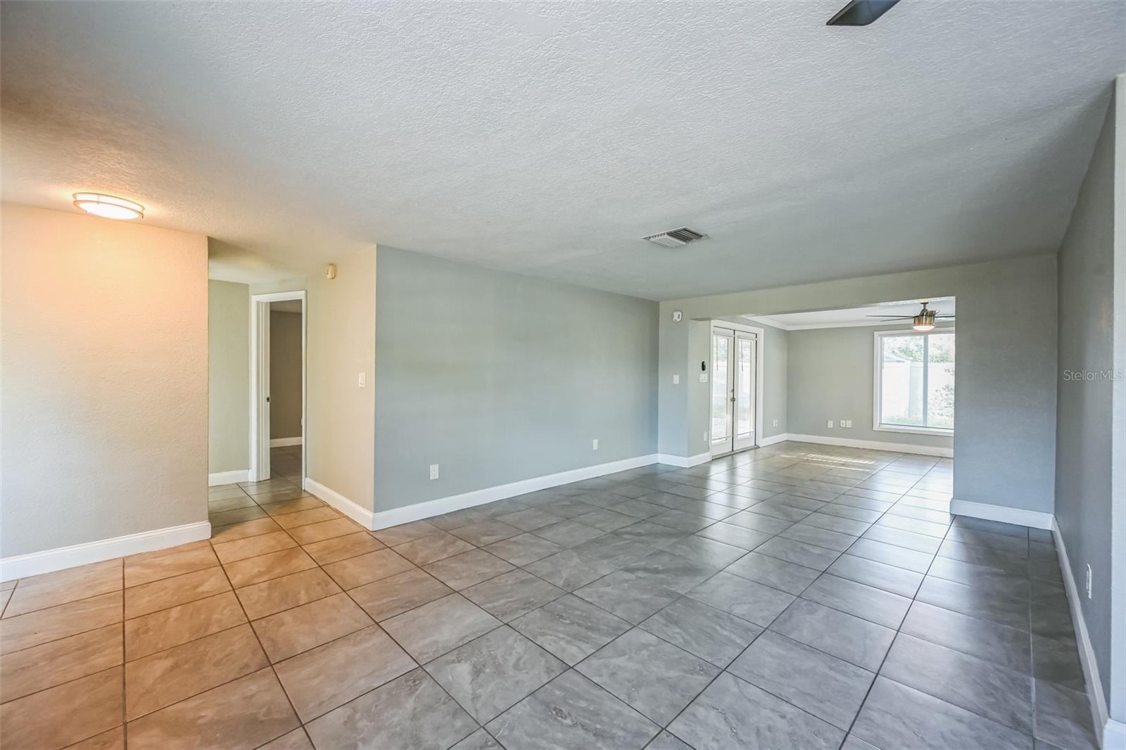 Image 22 of 33 For 3032 Lloyd Drive