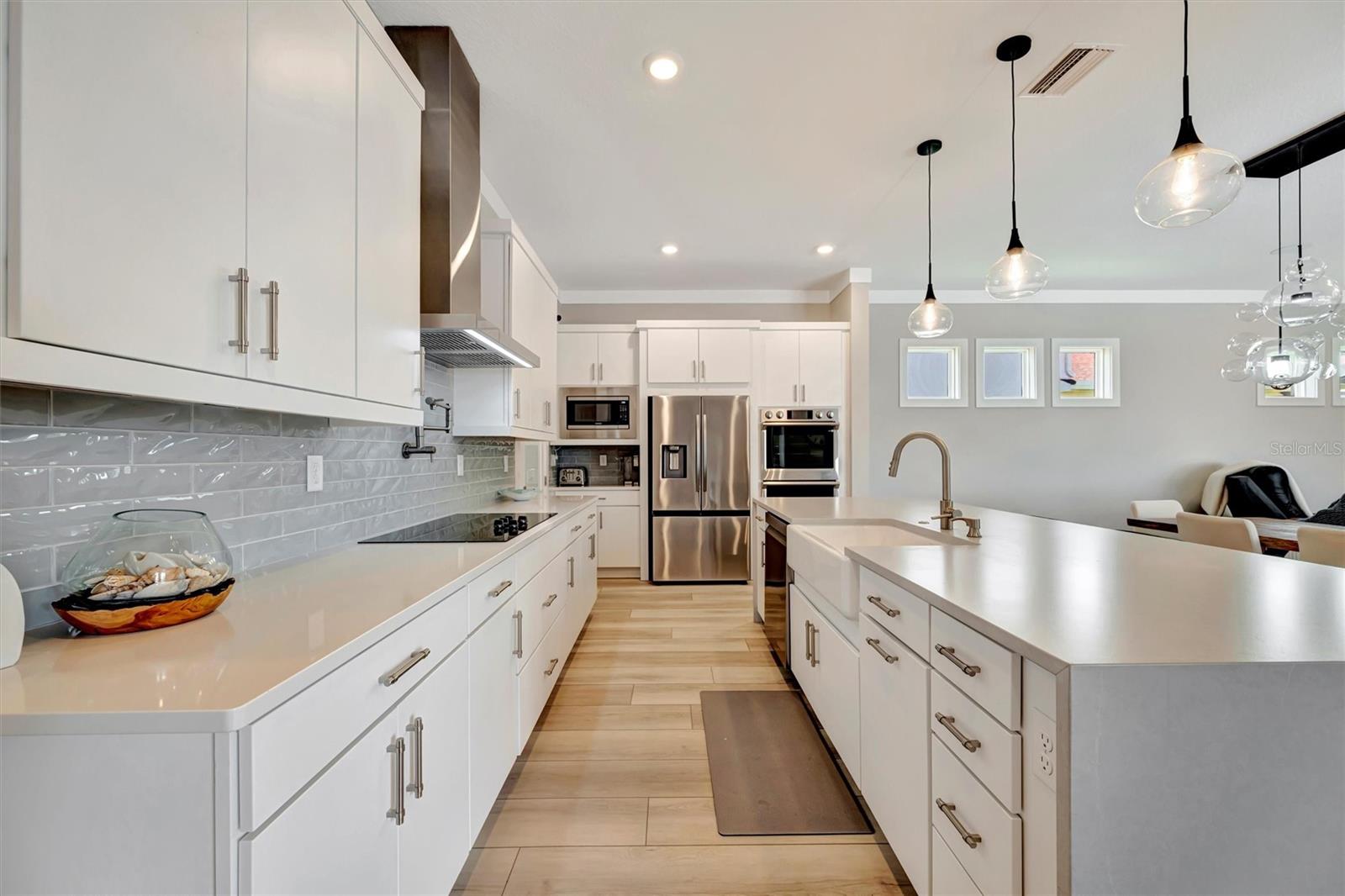 Listing photo id 8 for 10391 Torchwood Sea Way