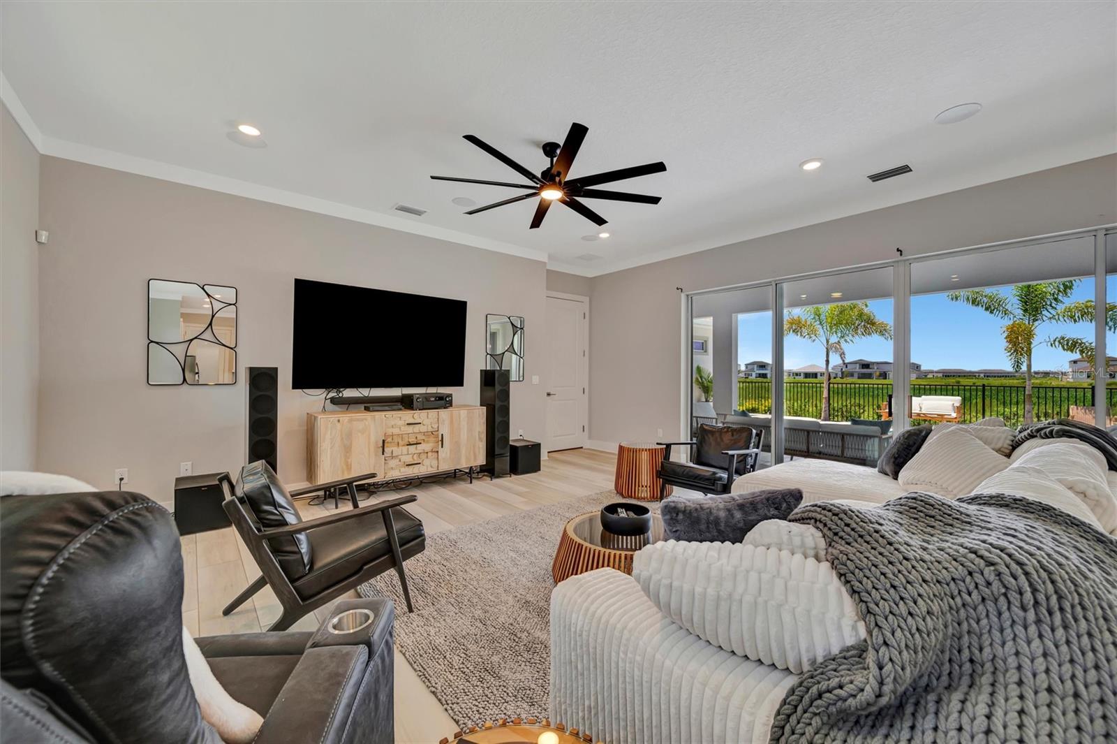 Listing photo id 10 for 10391 Torchwood Sea Way