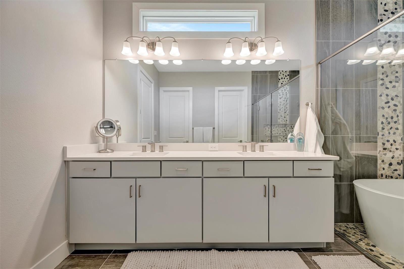 Listing photo id 14 for 10391 Torchwood Sea Way