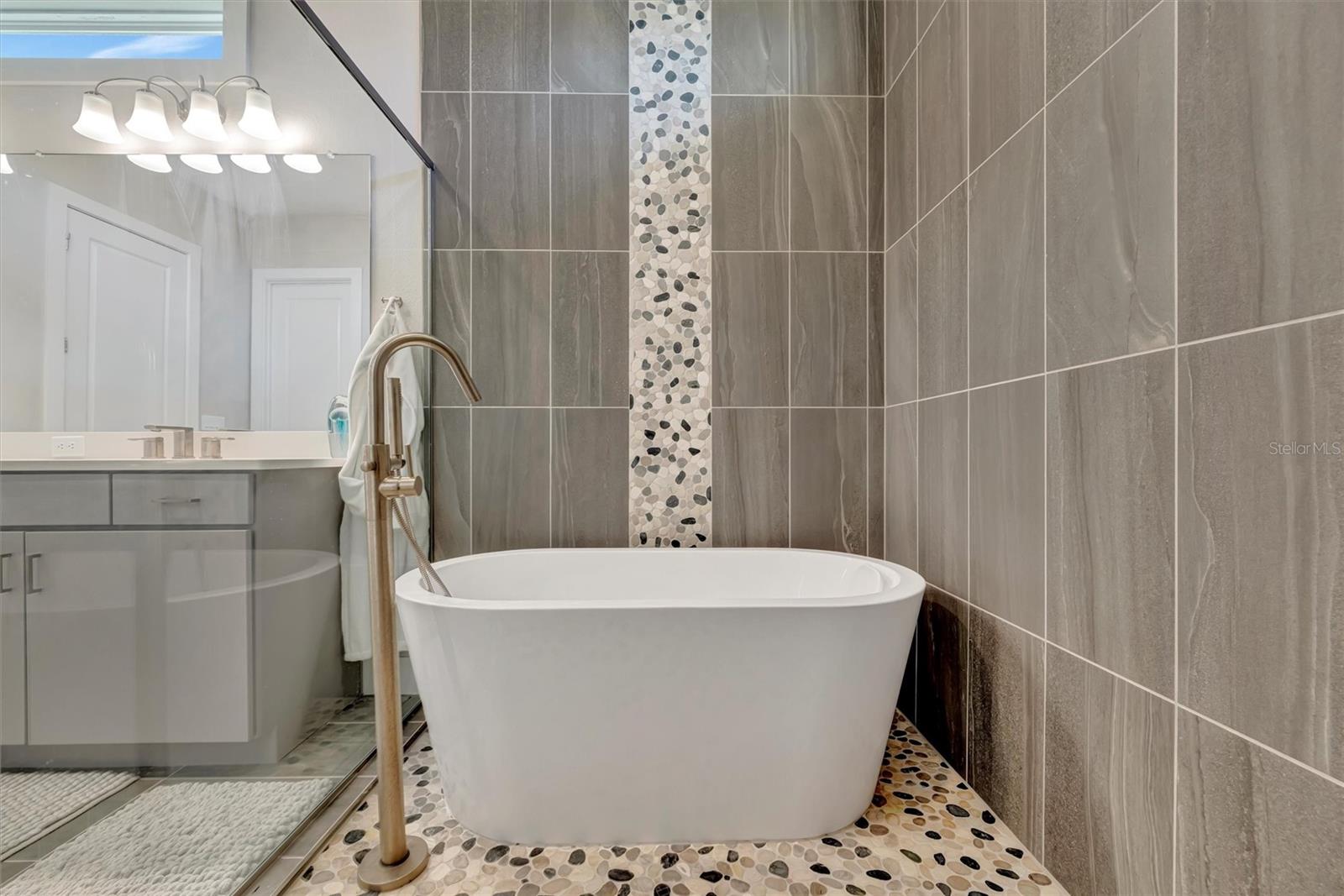 Listing photo id 17 for 10391 Torchwood Sea Way