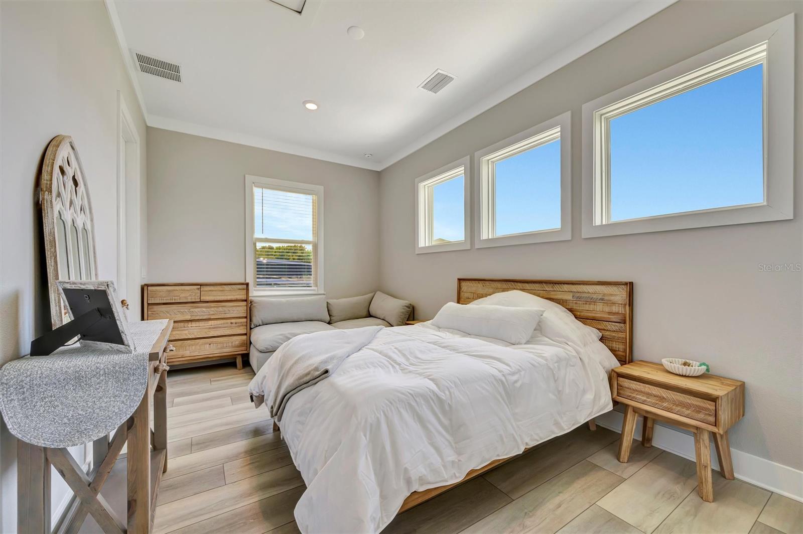 Listing photo id 23 for 10391 Torchwood Sea Way
