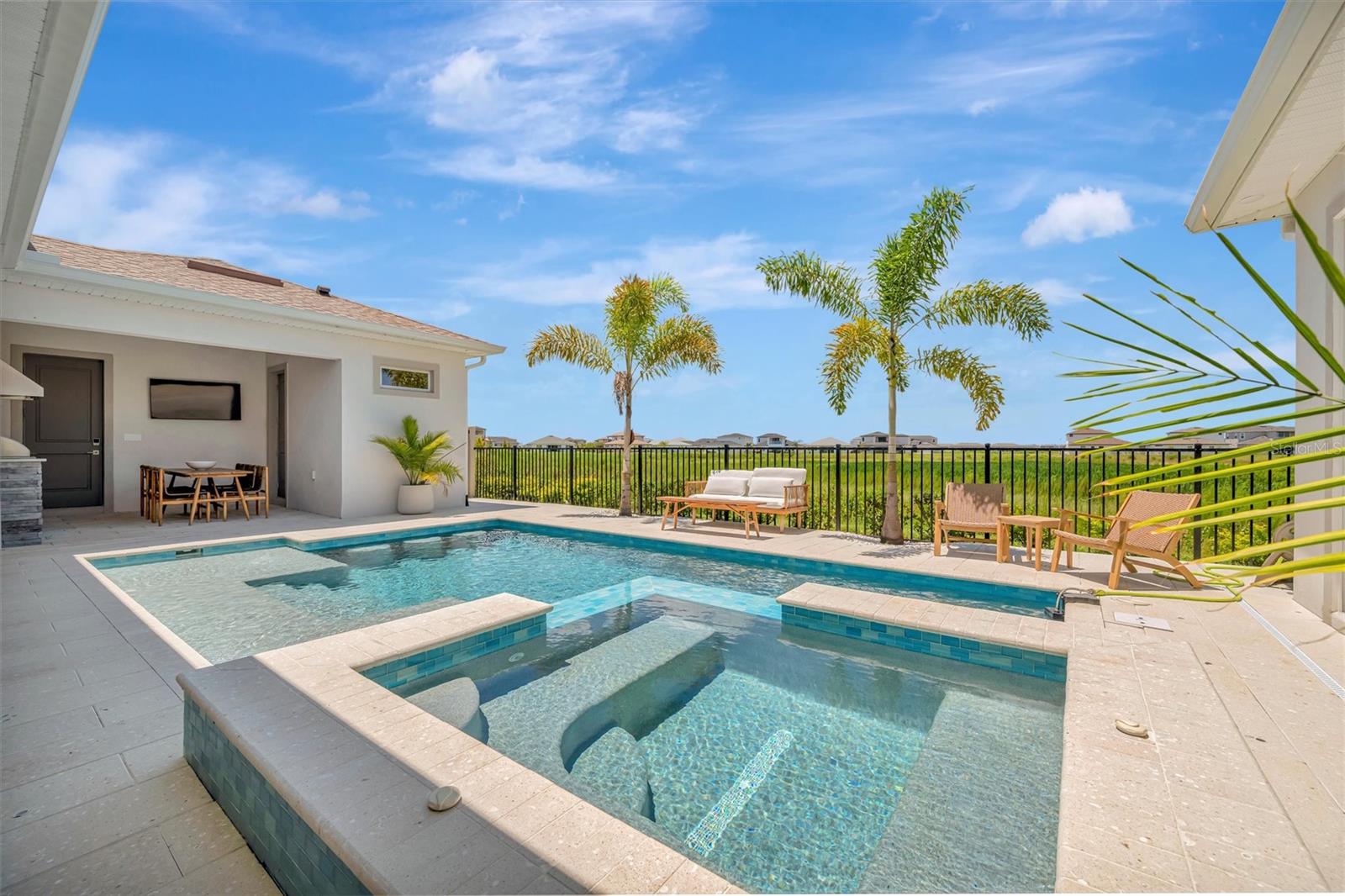 Listing photo id 26 for 10391 Torchwood Sea Way