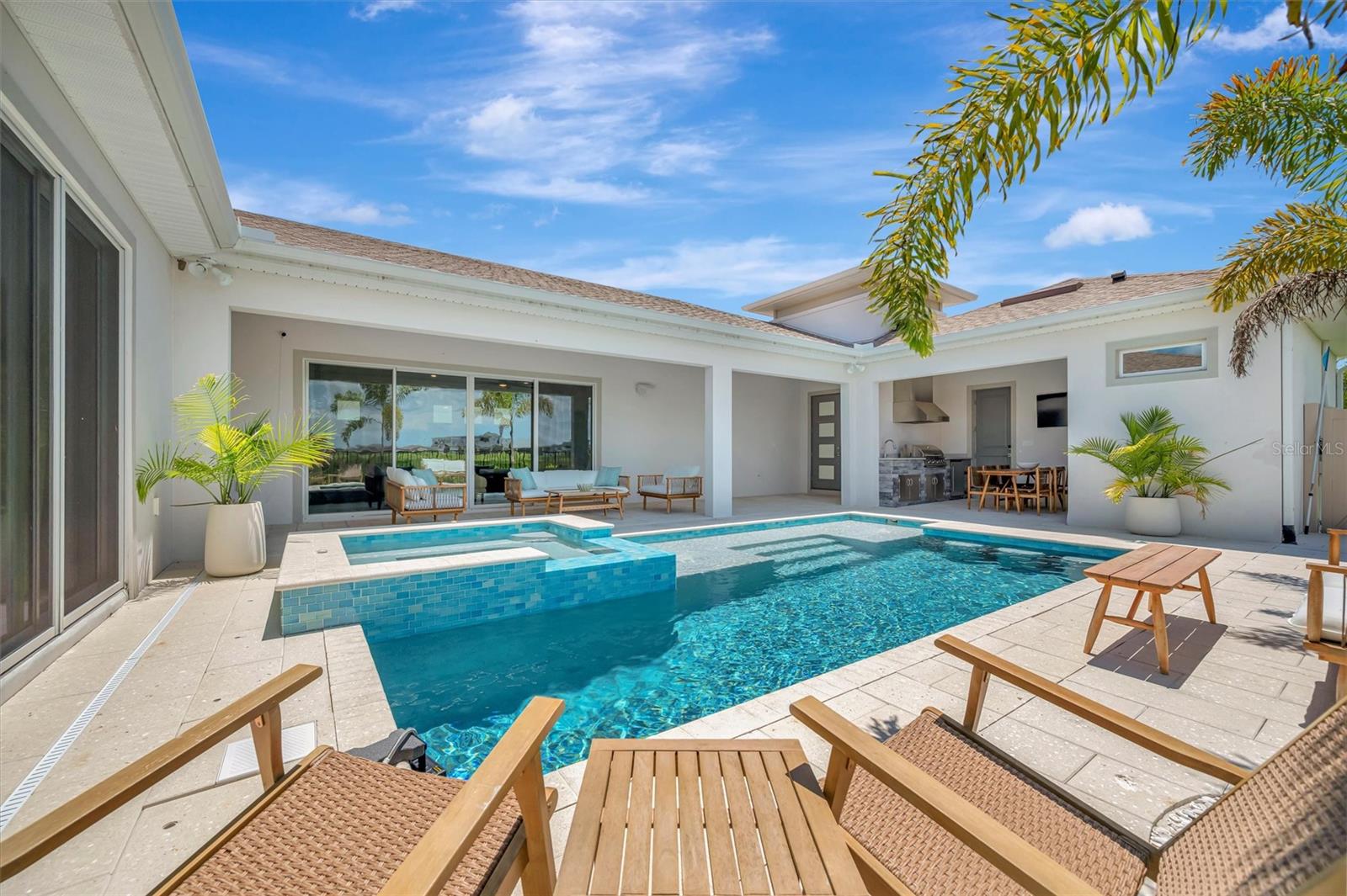 Listing photo id 27 for 10391 Torchwood Sea Way