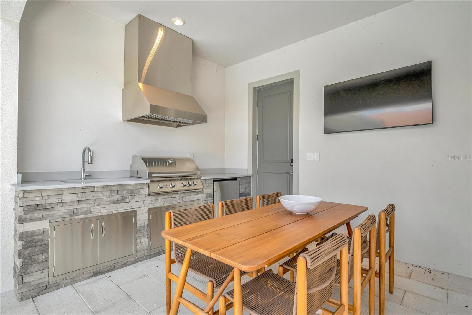 Listing photo id 34 for 10391 Torchwood Sea Way