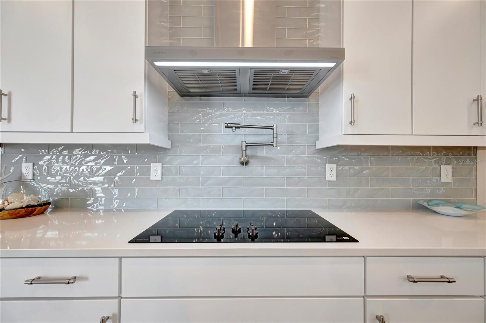 Listing photo id 4 for 10391 Torchwood Sea Way