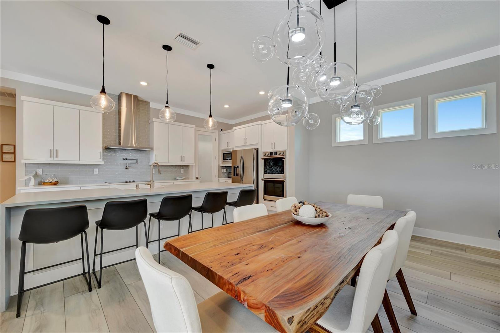 Listing photo id 6 for 10391 Torchwood Sea Way