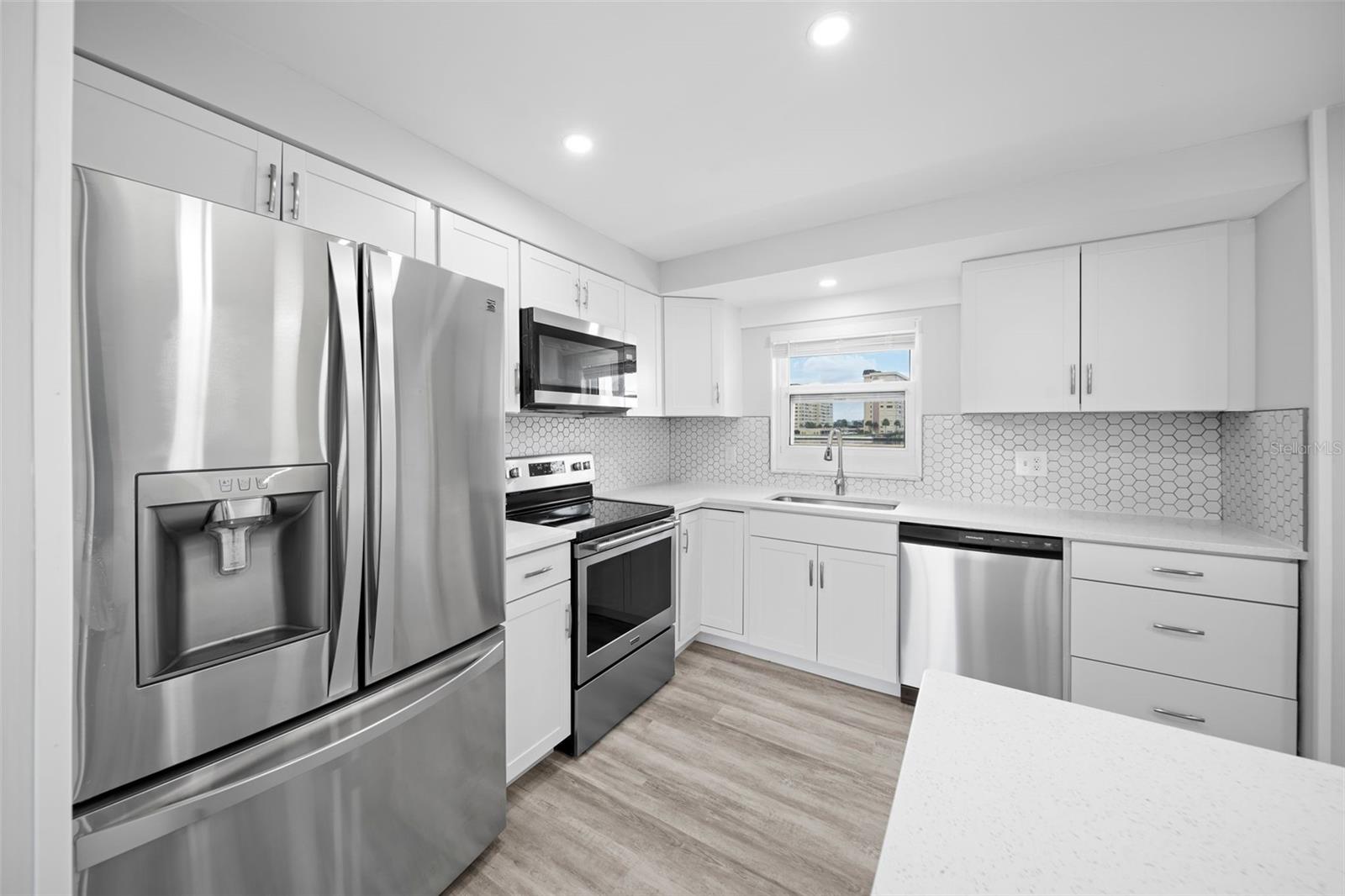 Image 20 of 57 For 4725 Cove Circle 202