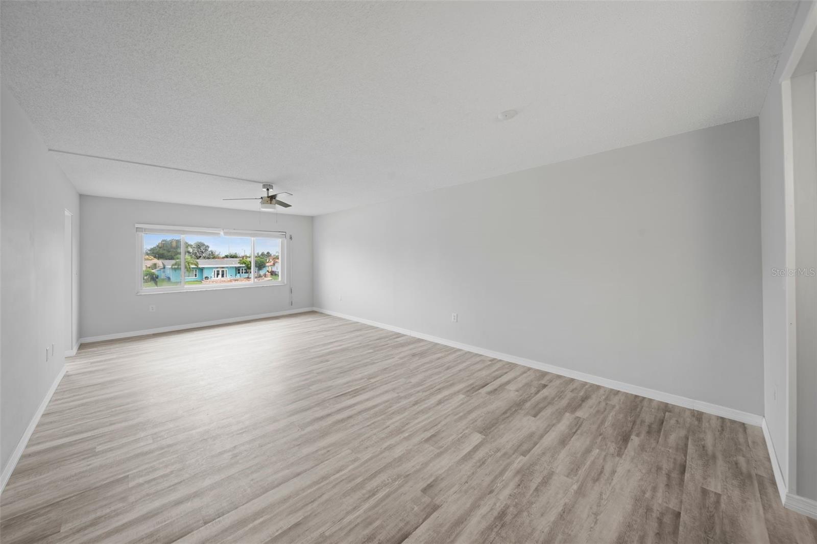 Image 23 of 57 For 4725 Cove Circle 202