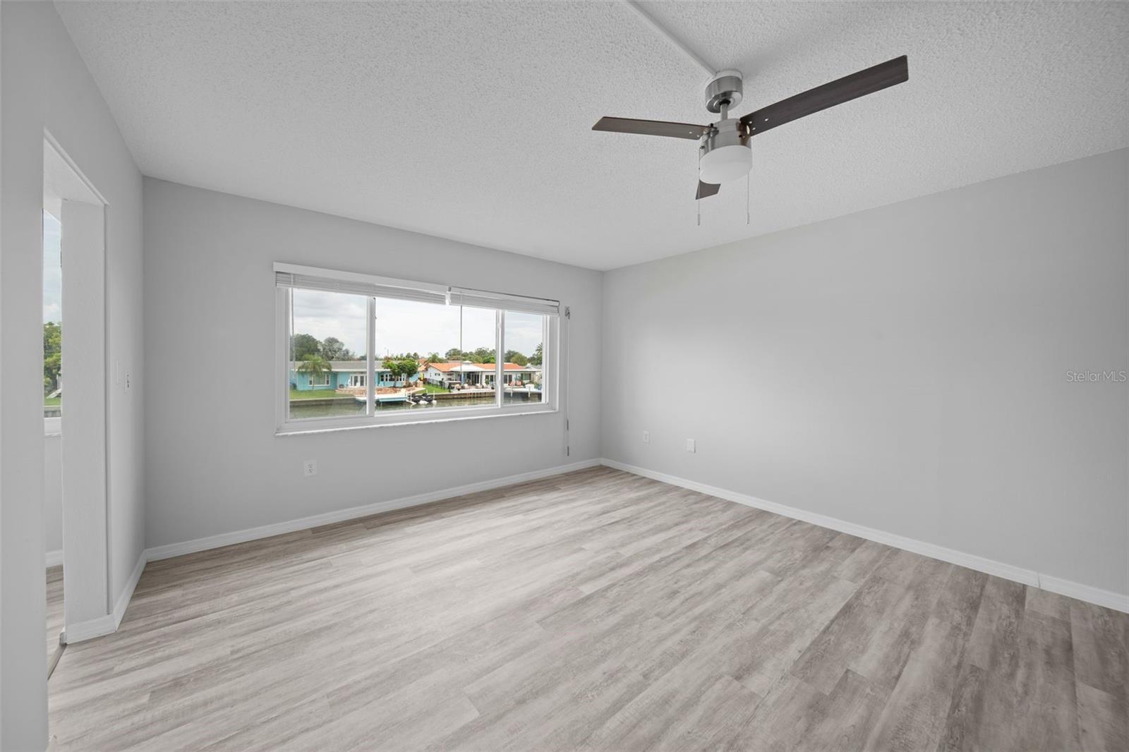 Image 26 of 57 For 4725 Cove Circle 202