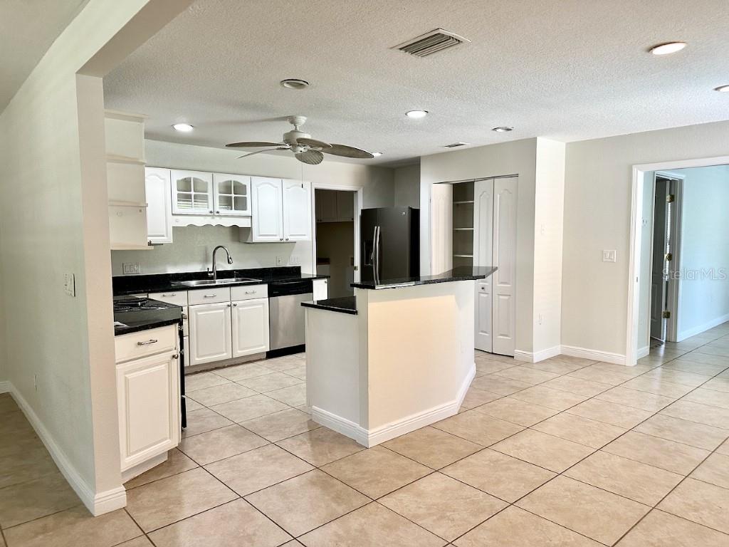Image 2 of 10 For 2491 Hawthorne Street