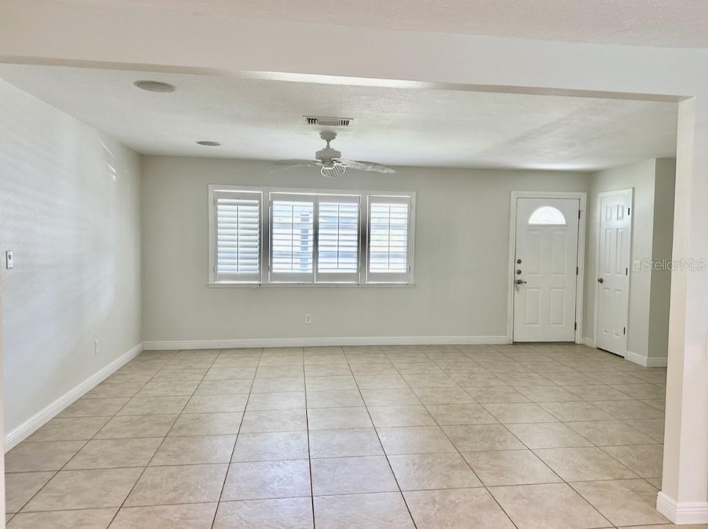 Image 4 of 10 For 2491 Hawthorne Street