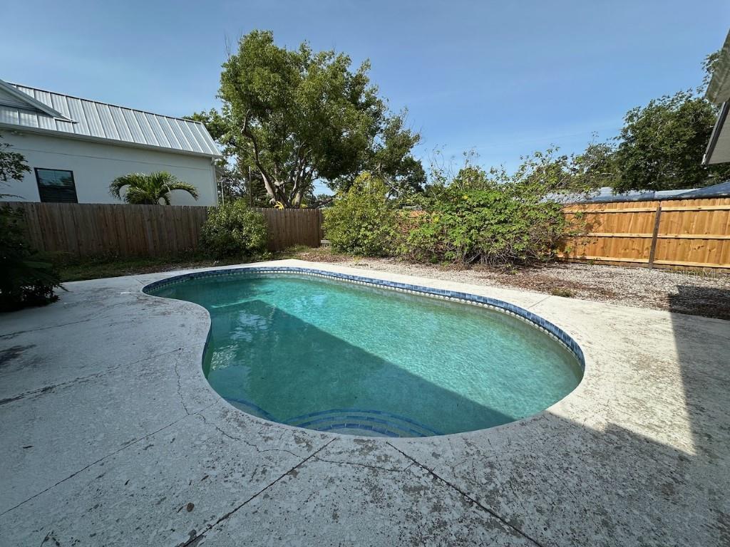 Image 9 of 10 For 2491 Hawthorne Street