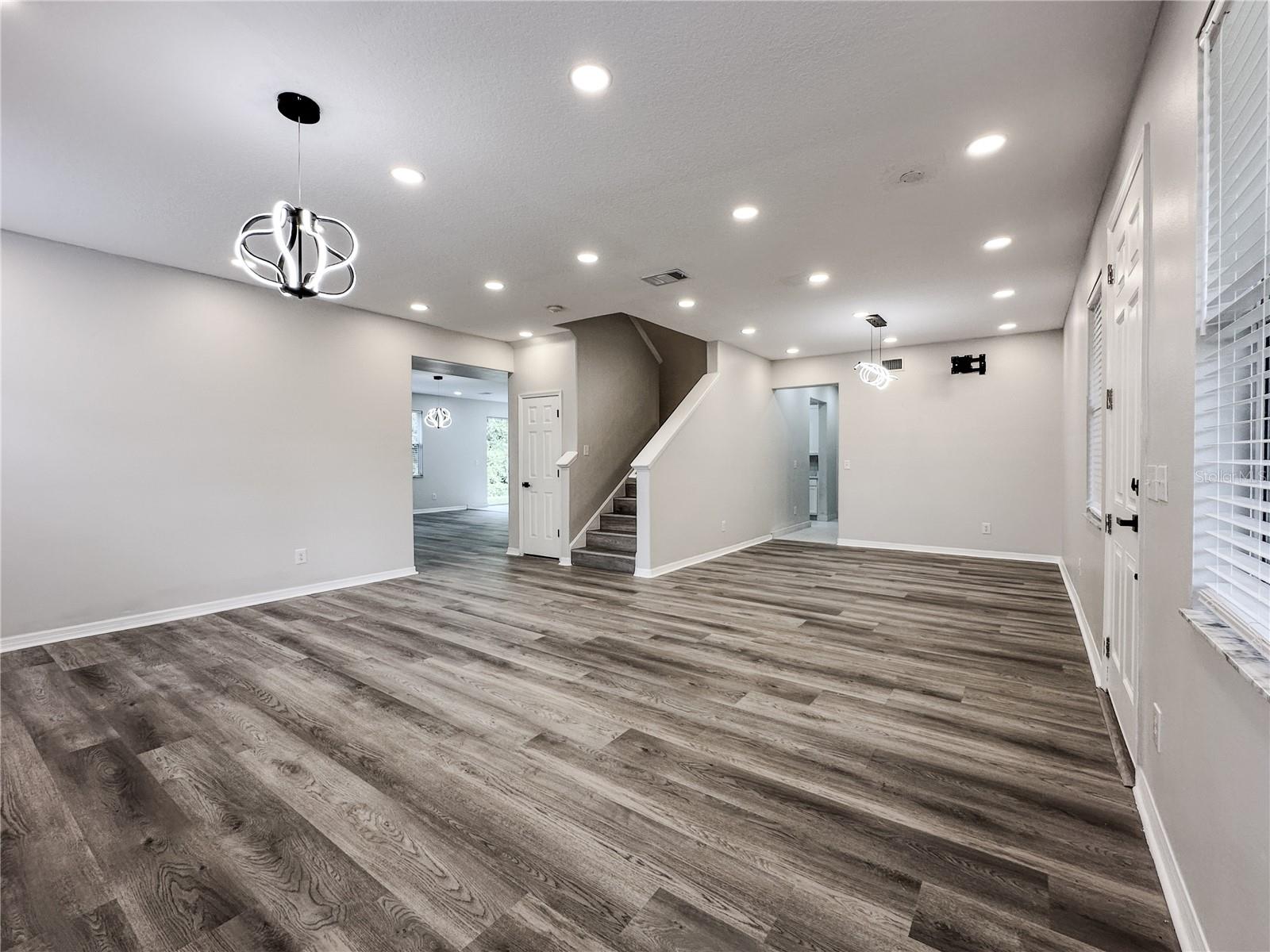 Image 10 of 75 For 7322 Bridgeview Drive