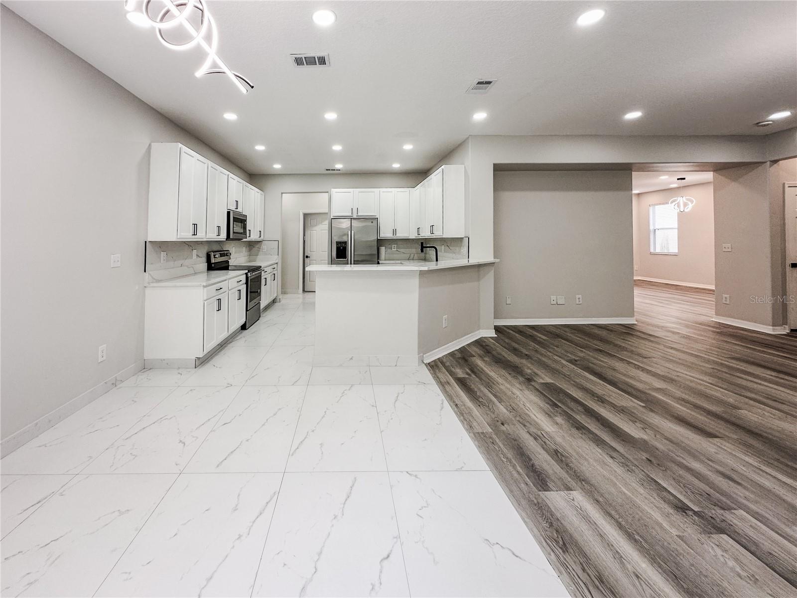 Image 14 of 75 For 7322 Bridgeview Drive