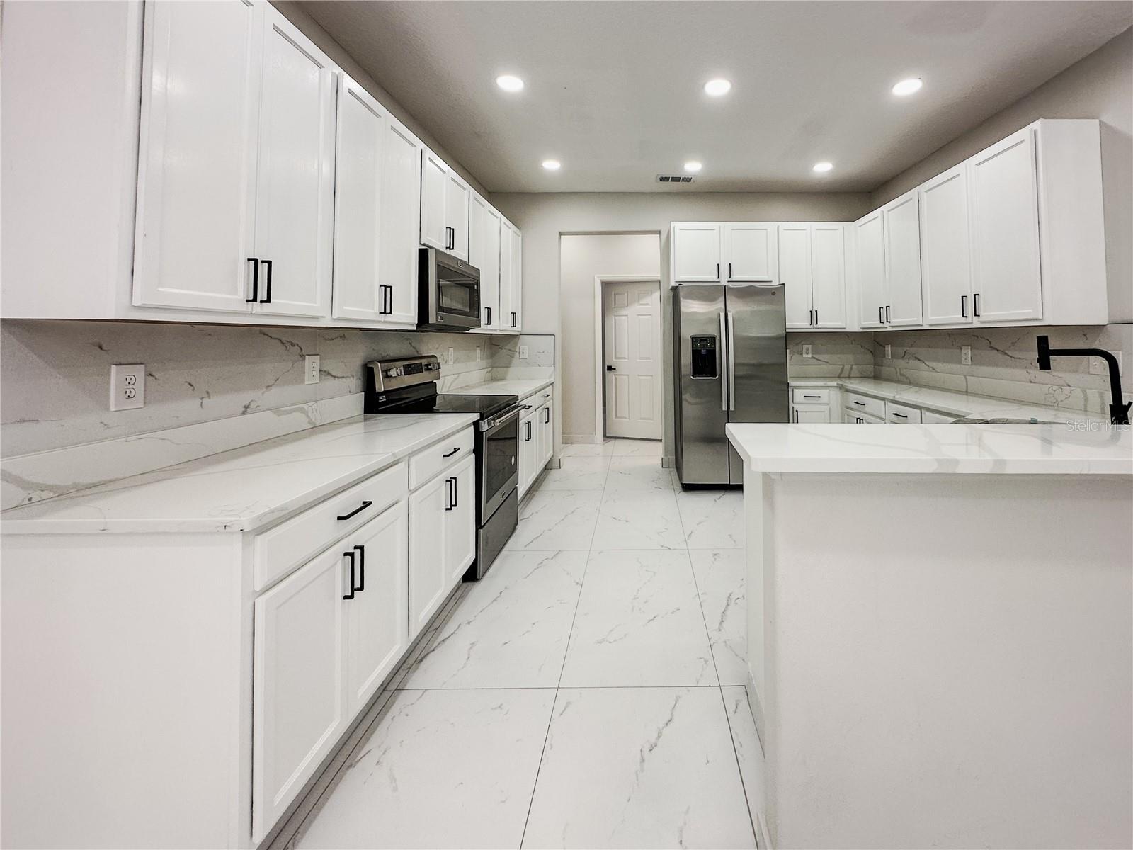 Image 16 of 75 For 7322 Bridgeview Drive